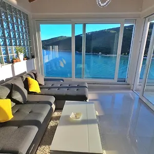13 Apartment